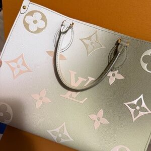 LV purse